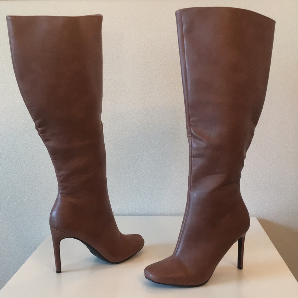 New WB Woman’s Journee Collection Elegant Brown Knee-High Leather Boots